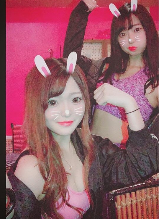 ガールズバーにいるかわいい女の子コスプレ